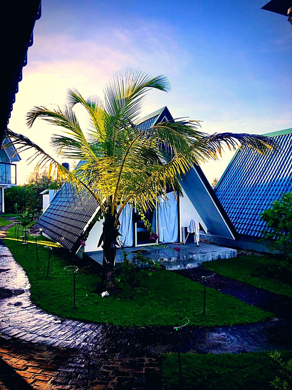Pool and villas at Pini Villa