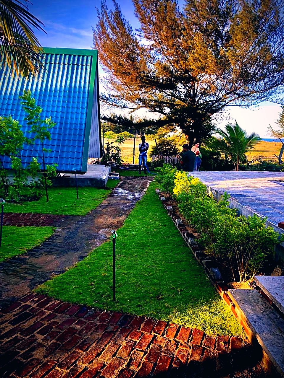Tropical garden and A-frame villa at Pini Villa